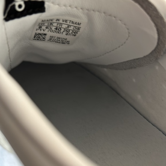 Adidas Sleek W Leather Sneakers. Size 8 - Picture 7 of 9